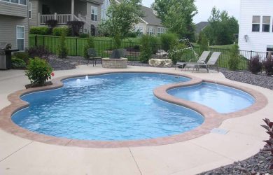 Charm-30 fiberglass pool and small splash deck rendering