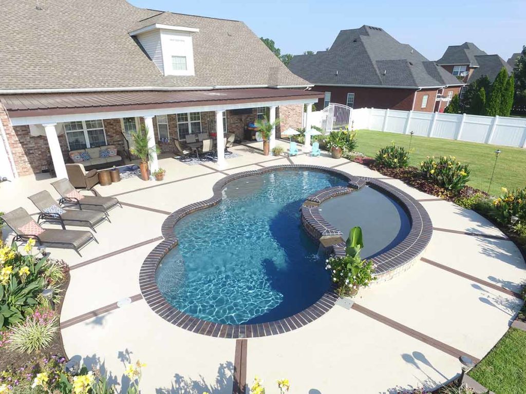 Charm-30 fiberglass pool and small splash deck rendering