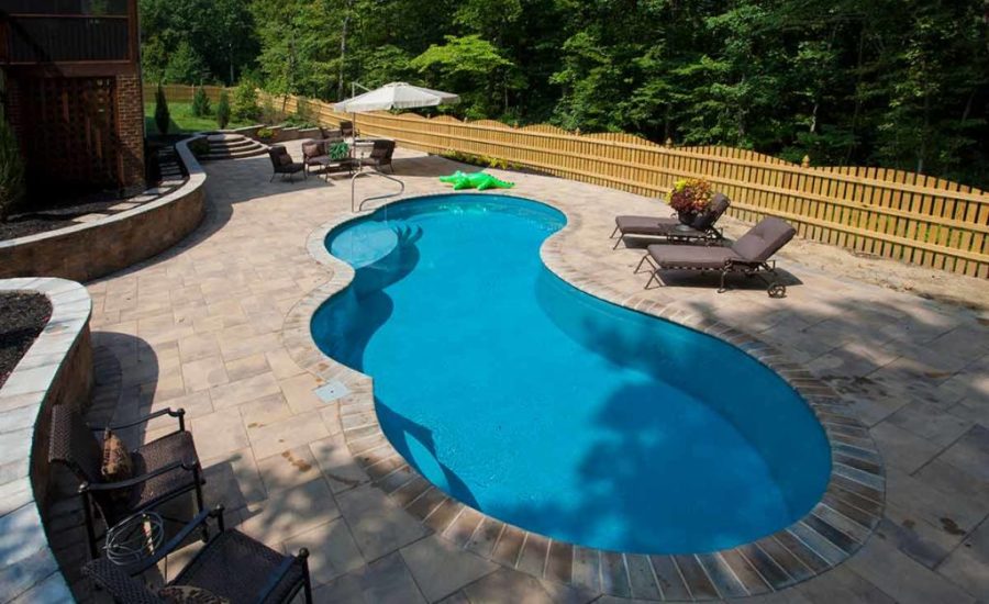 Charm-30 fiberglass pool and small splash deck rendering