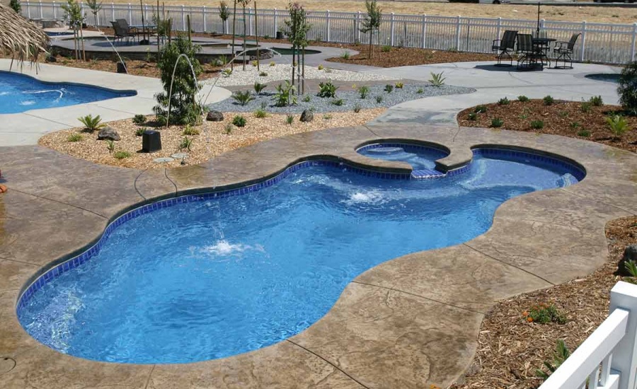 Sunset 30 fiberglass pool + spa + splash deck