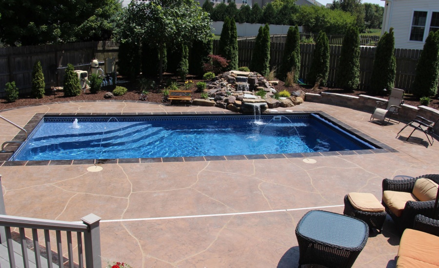 Radiance D30 Fiberglass pool presentation