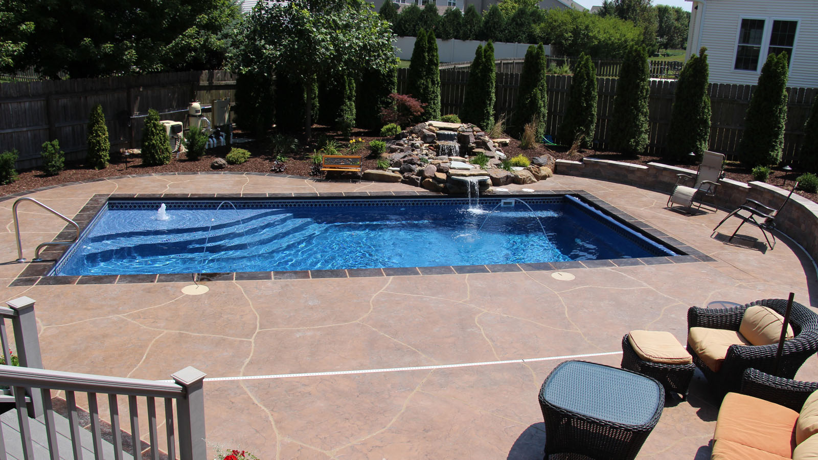 Radiance D30 Fiberglass pool presentation