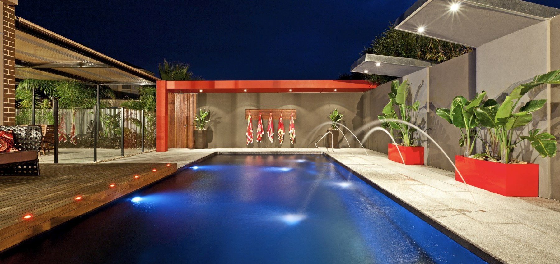 Flowless water flow with deck jets and underwater lights