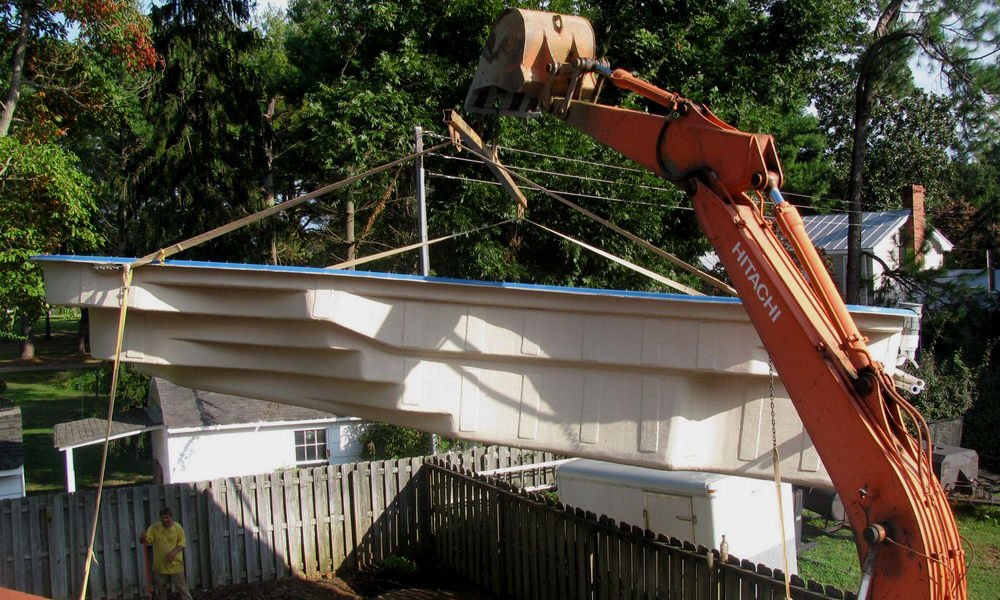 Pool rigging and bring to the back yard with the excavator